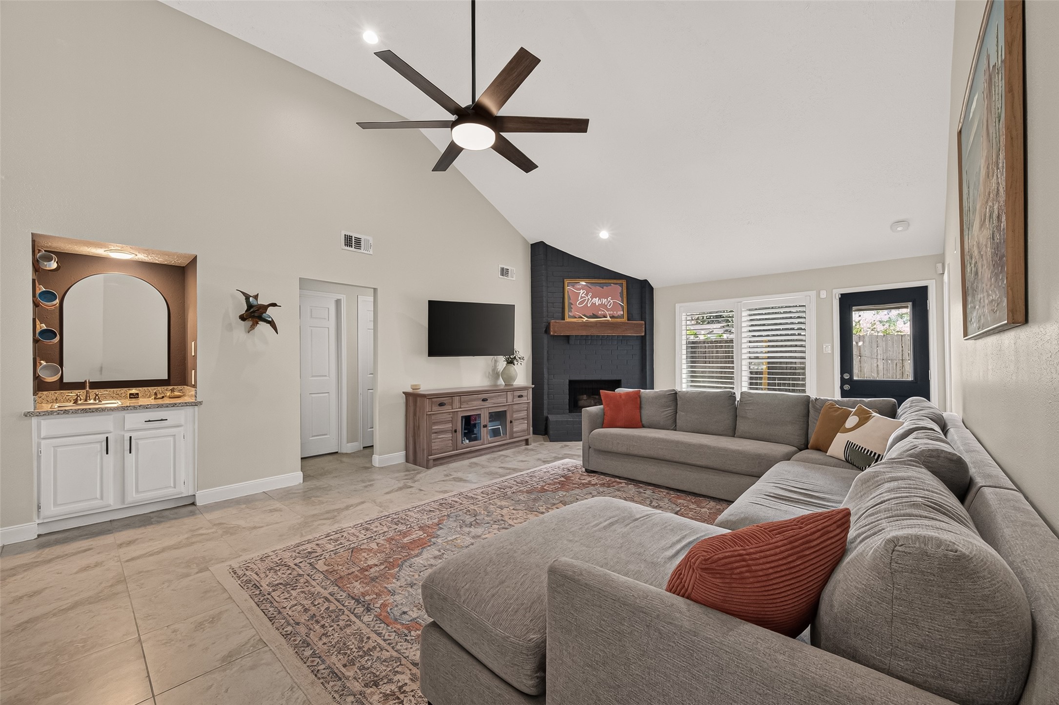22939 Indian Ridge Drive Katy, TX 77450 - Photo 1 of 35 Large living area with wet bar and fireplace