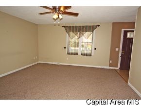 602 Springfield Road Athens, IL 62613 - Photo 3 of 12 Gallery Image 3