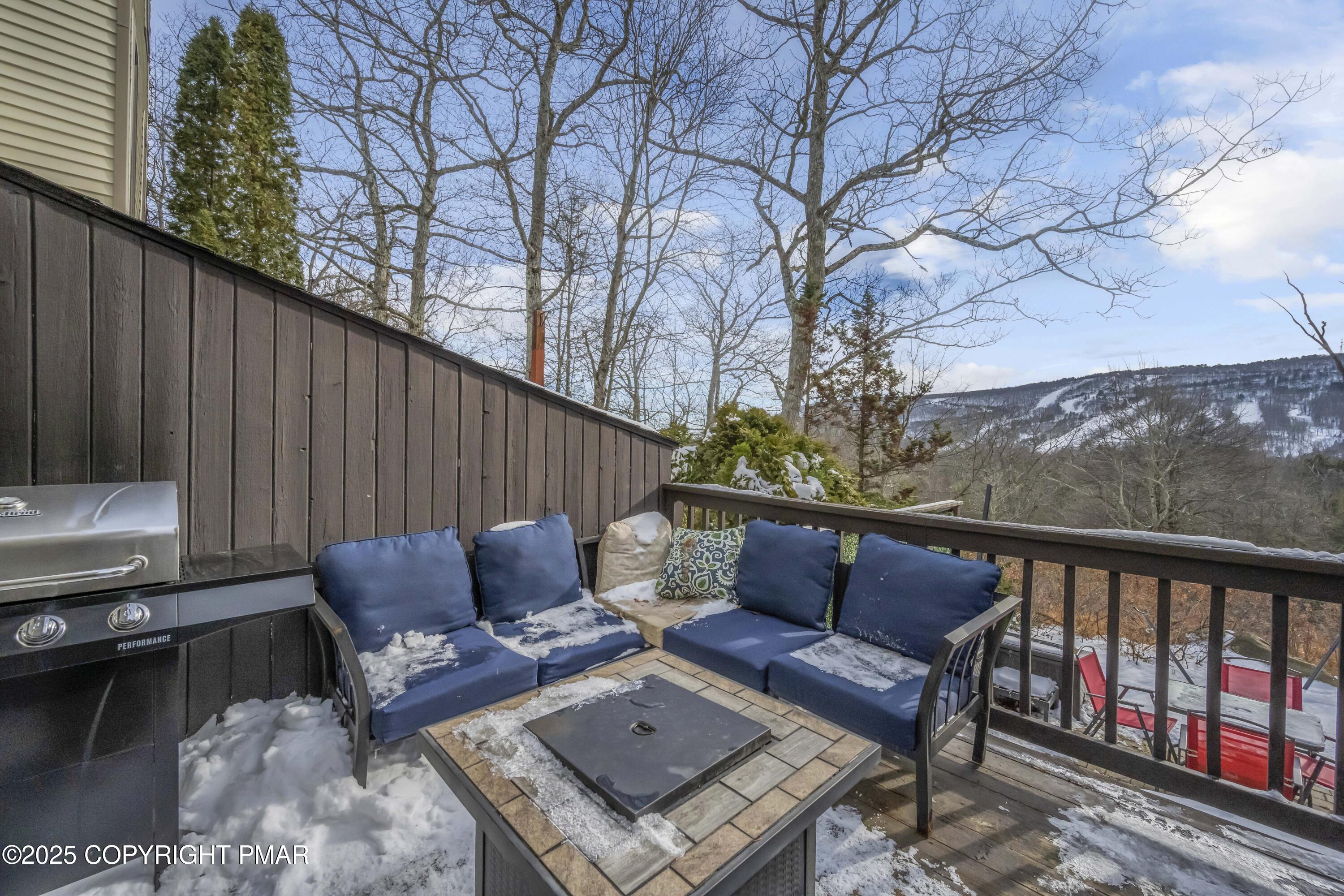 1126 Incline Village East Tannersville, PA 18372 - Photo 24 of 37 a outdoor living space with patio furniture