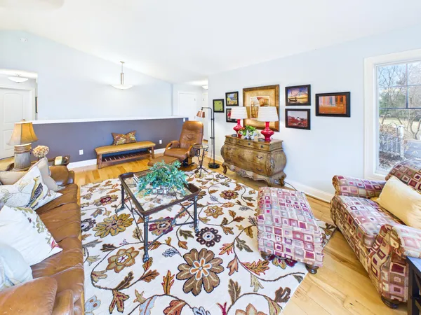 $729,900 | 18850 Koetter Lake Drive, Richmond, MN 56368