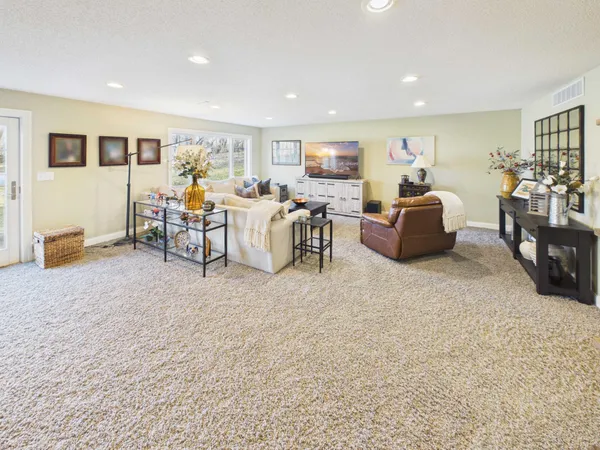 $729,900 | 18850 Koetter Lake Drive, Richmond, MN 56368