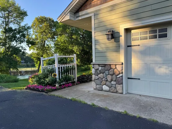 $729,900 | 18850 Koetter Lake Drive, Richmond, MN 56368