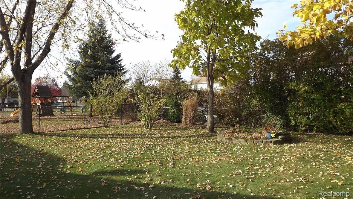42316 Proctor Road Canton, MI 48188 - Photo 31 of 37 Yard 8.JPG