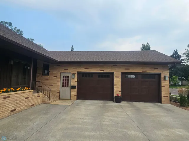 $499,900 | 1615 4th Street North, Wahpeton, ND 58075