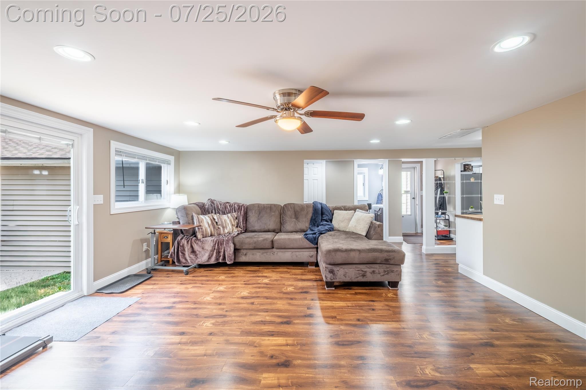 4057 Risedorph Street Burton, MI 48509 - Photo 8 of 23 Living room