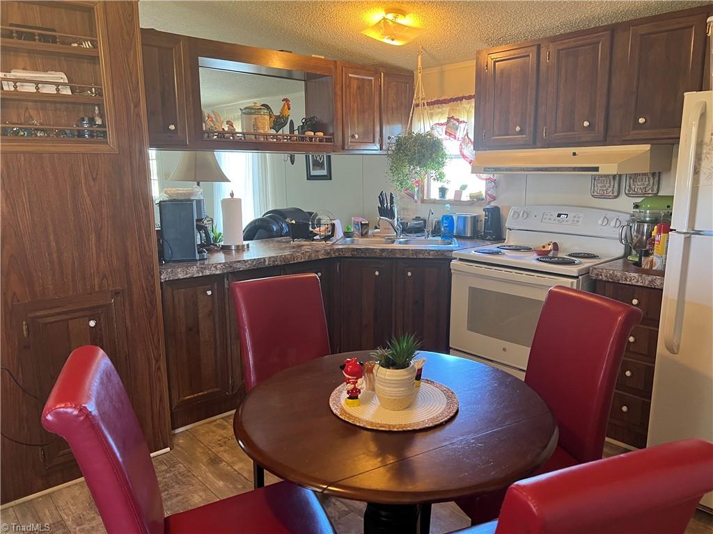422 Pratt Road Dobson, NC 27017 - Photo 4 of 14 Gallery Image 4