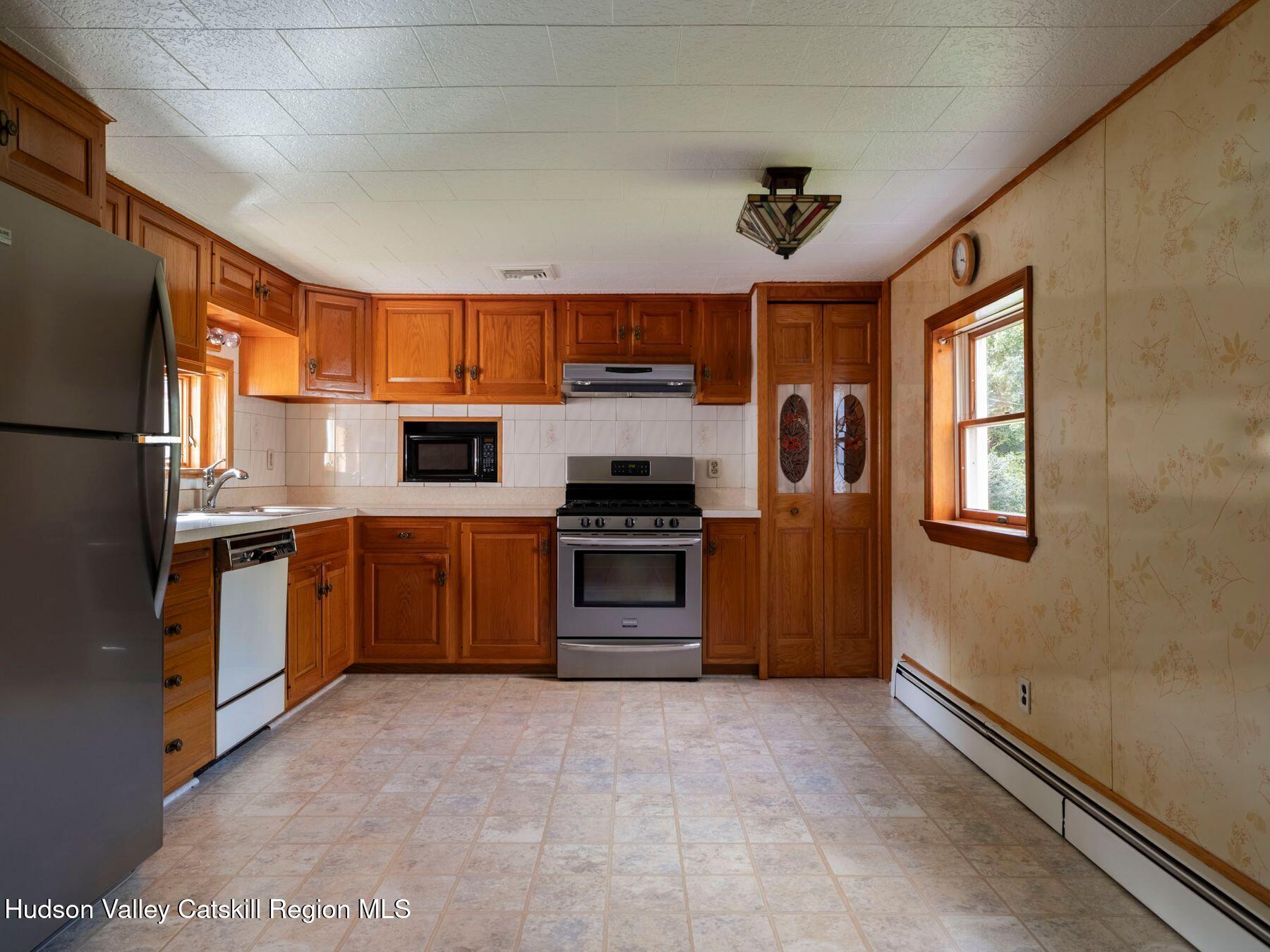33 Reservoir Road Marlboro, NY 12542 - Photo 22 of 52 photo_online_022