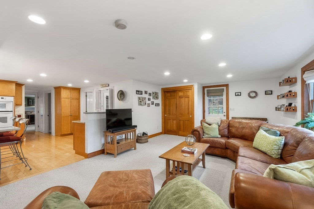 6 Joseph Reed Lane Acton, MA 01720 - Photo 4 of 38 Gallery Image 4