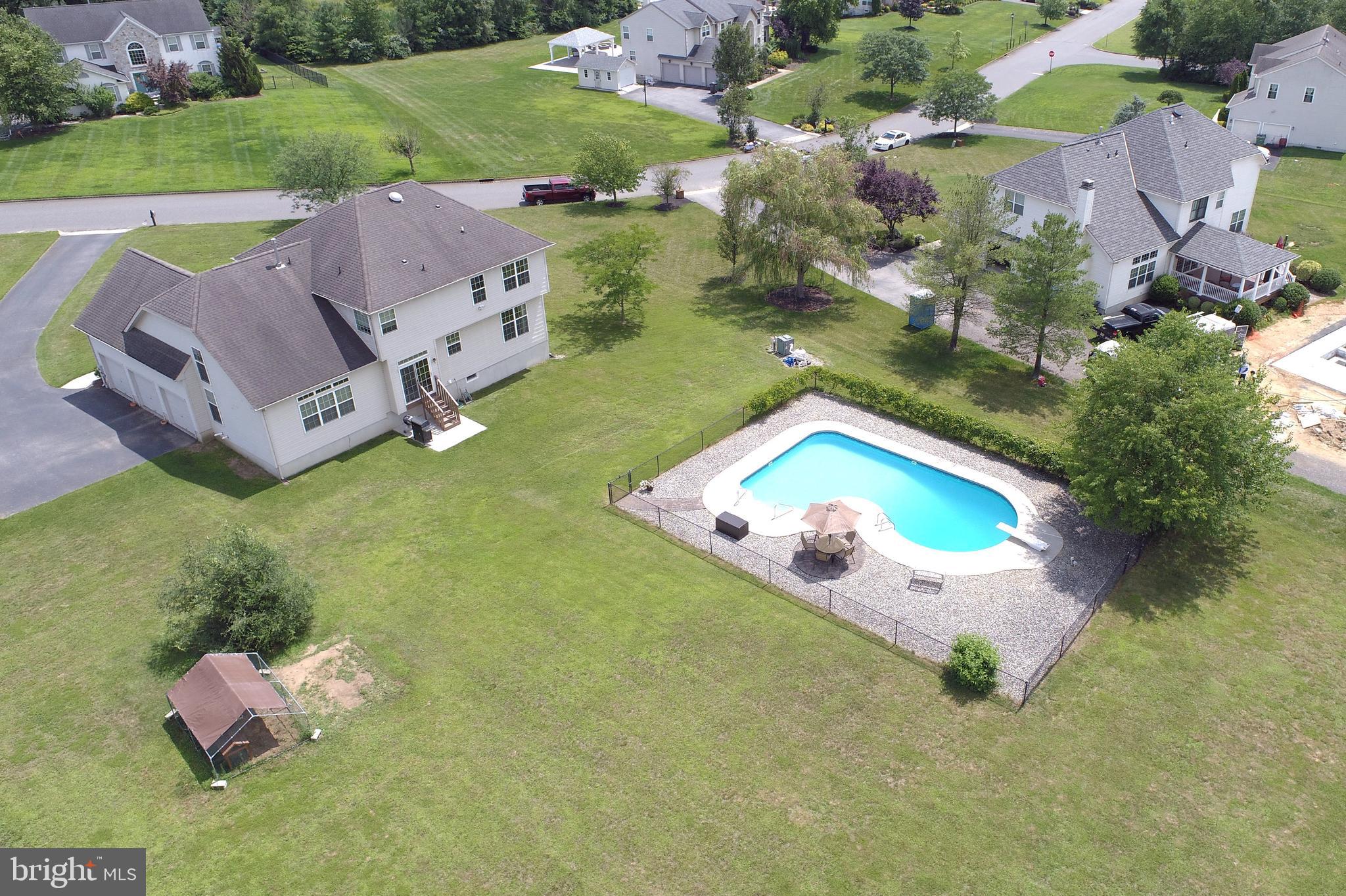 an aerial view of a house with outdoor space lake view