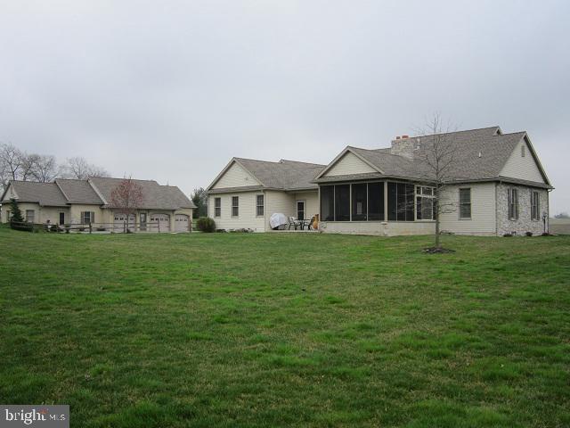137 East Hernley Road Manheim, PA 17545 - Photo 3 of 19