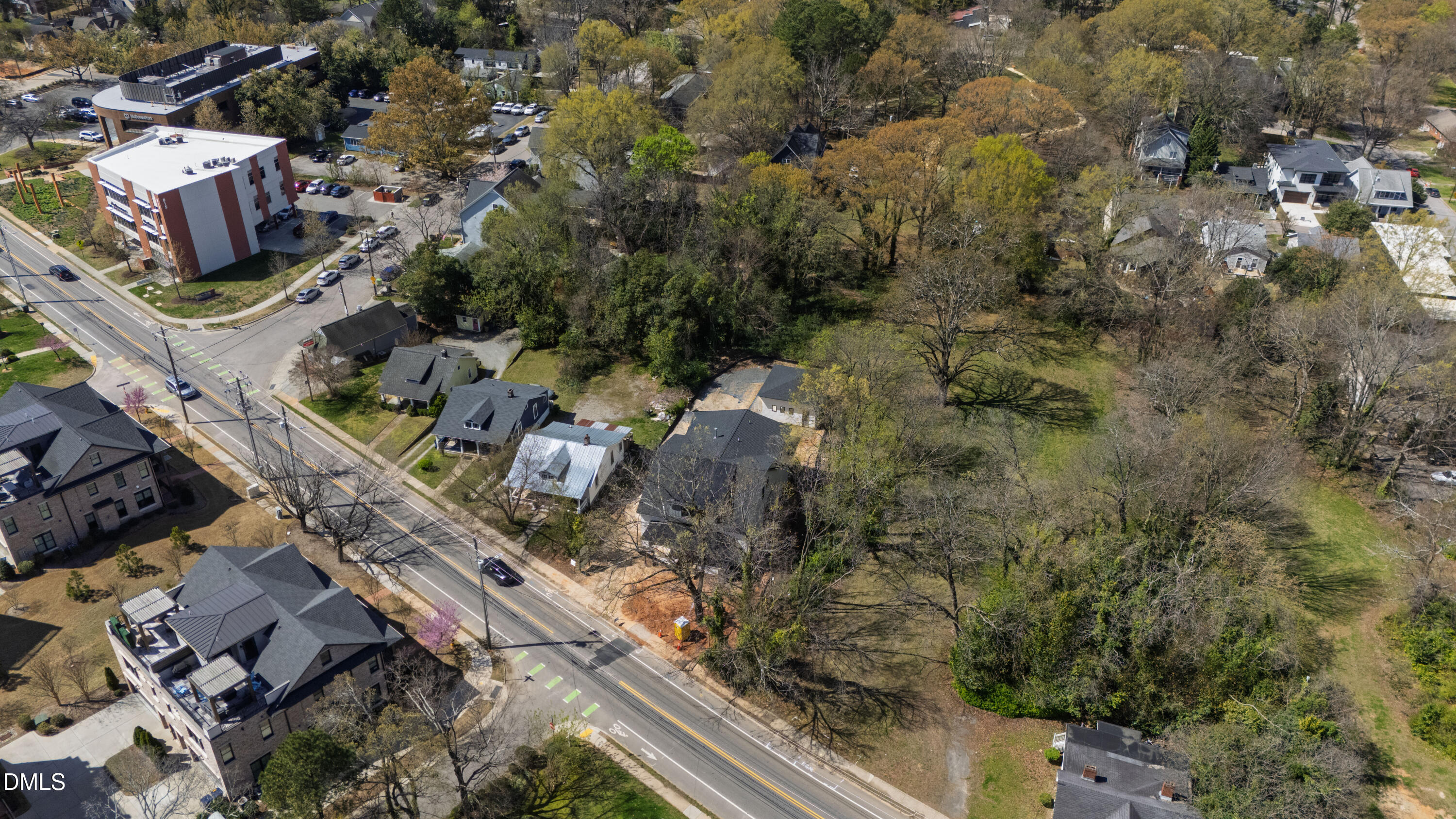 909 Oberlin Road Raleigh, NC 27605 - Photo 58 of 59 an aerial view of residential houses with outdoor space