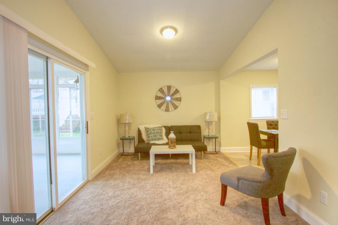 346 Upperlanding Road Essex, MD 21221 - Photo 20 of 30 Living Room