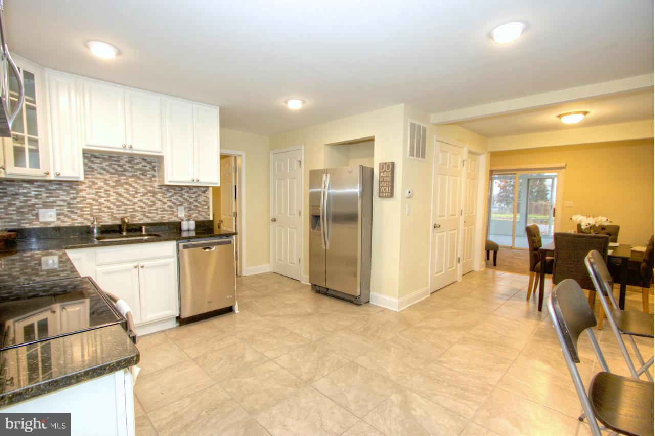 346 Upperlanding Road Essex, MD 21221 - Photo 3 of 30 Kitchen