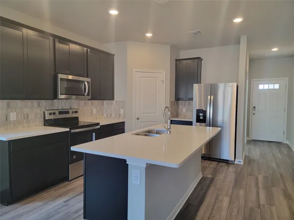 $2,350 | 109 Capella Way, Hutto, TX 78634