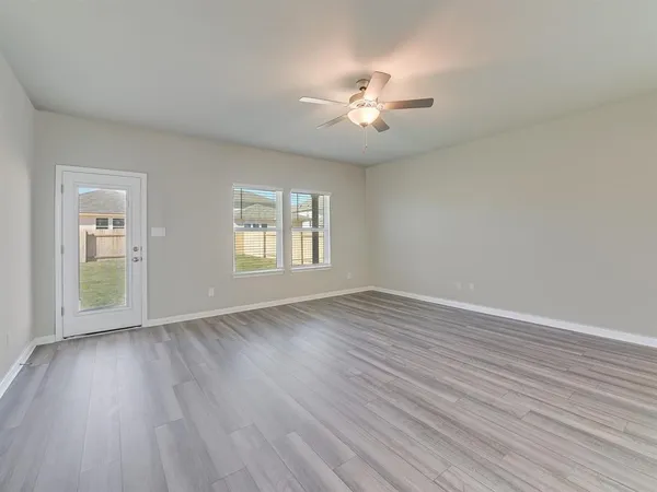 $2,350 | 109 Capella Way, Hutto, TX 78634