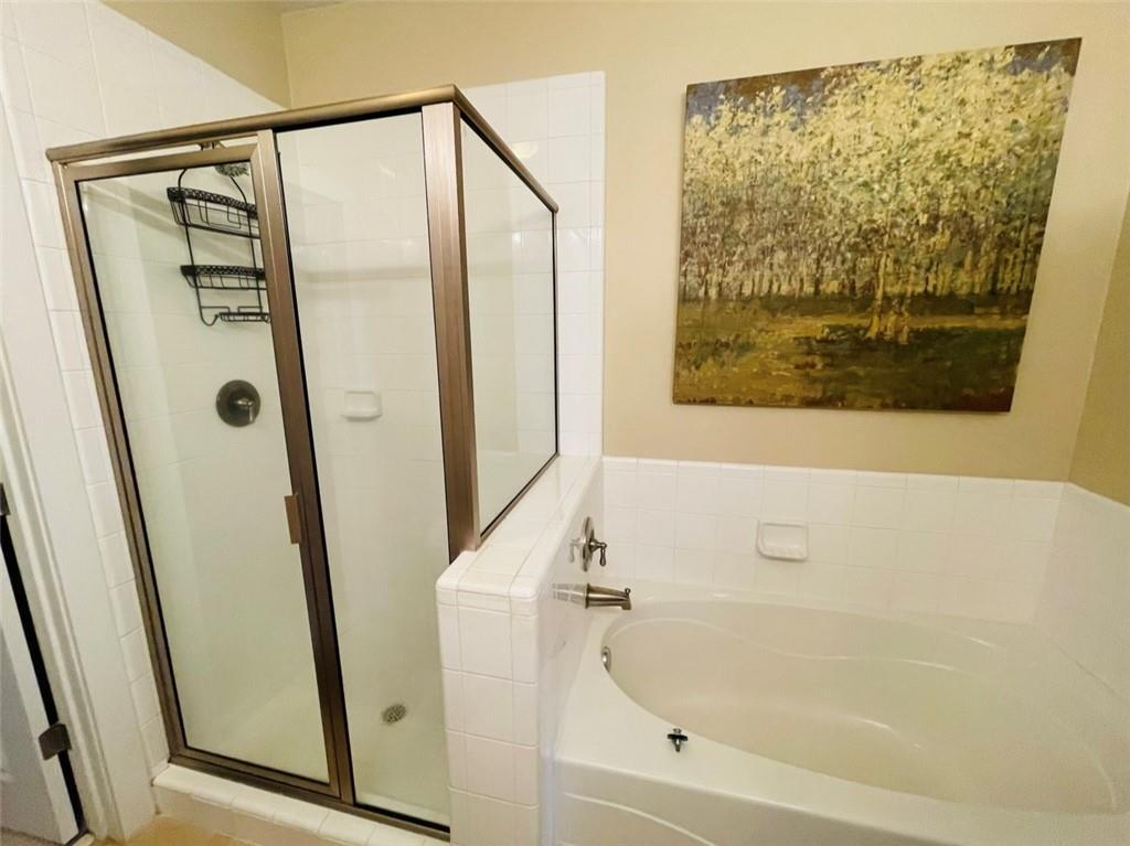 799 Hammond Drive Atlanta, GA 30328 - Photo 7 of 21 a bathroom with a bathtub and a shower