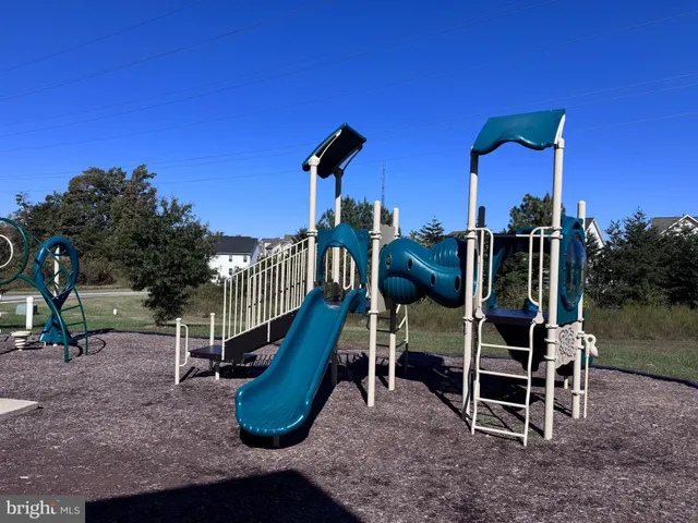 a view of a house with backyard and porch