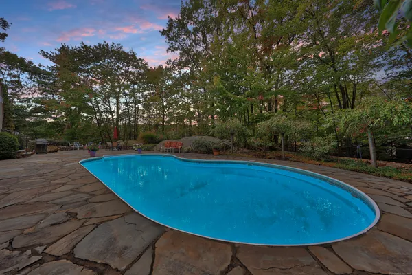 $659,000 | 9 Melissa Lane, Prospect, CT 06712