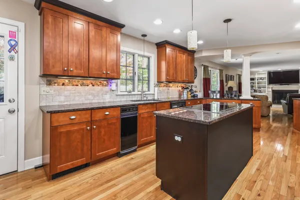 $659,000 | 9 Melissa Lane, Prospect, CT 06712