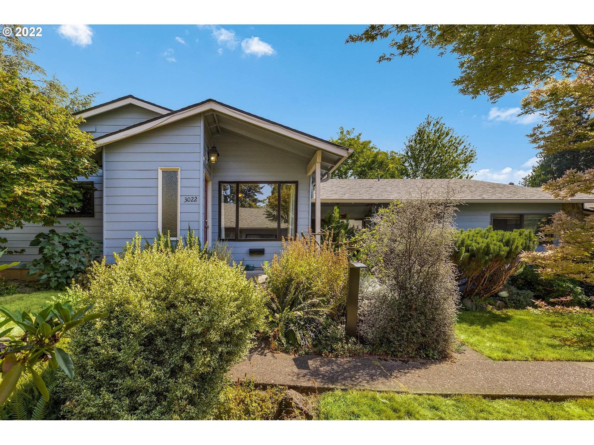 3022 Southwest Carson Street Portland, OR 97219 - Photo 1 of 26 Gallery Image 1