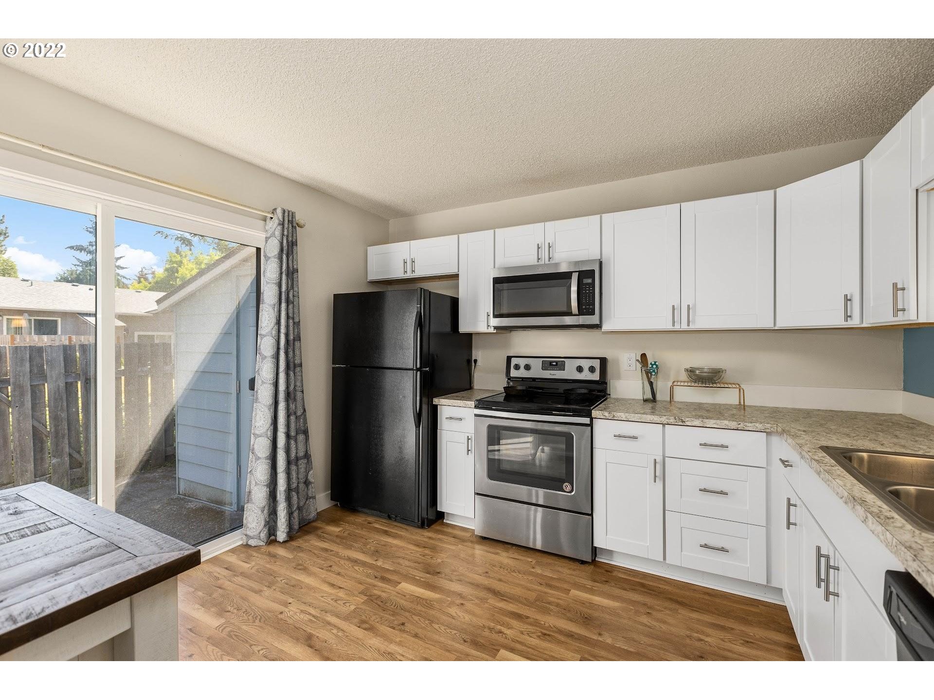 3022 Southwest Carson Street Portland, OR 97219 - Photo 7 of 26 Gallery Image 7