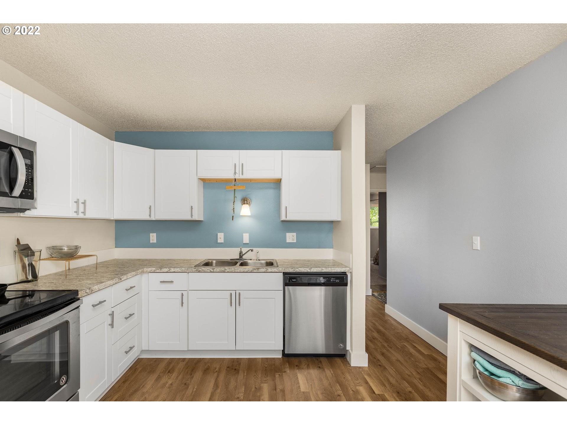 3022 Southwest Carson Street Portland, OR 97219 - Photo 8 of 26 Gallery Image 8