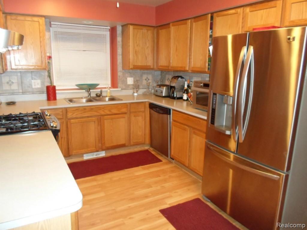 16647 Country Ridge Lane Macomb, MI 48044 - Photo 19 of 28 SAM_1502.jpg