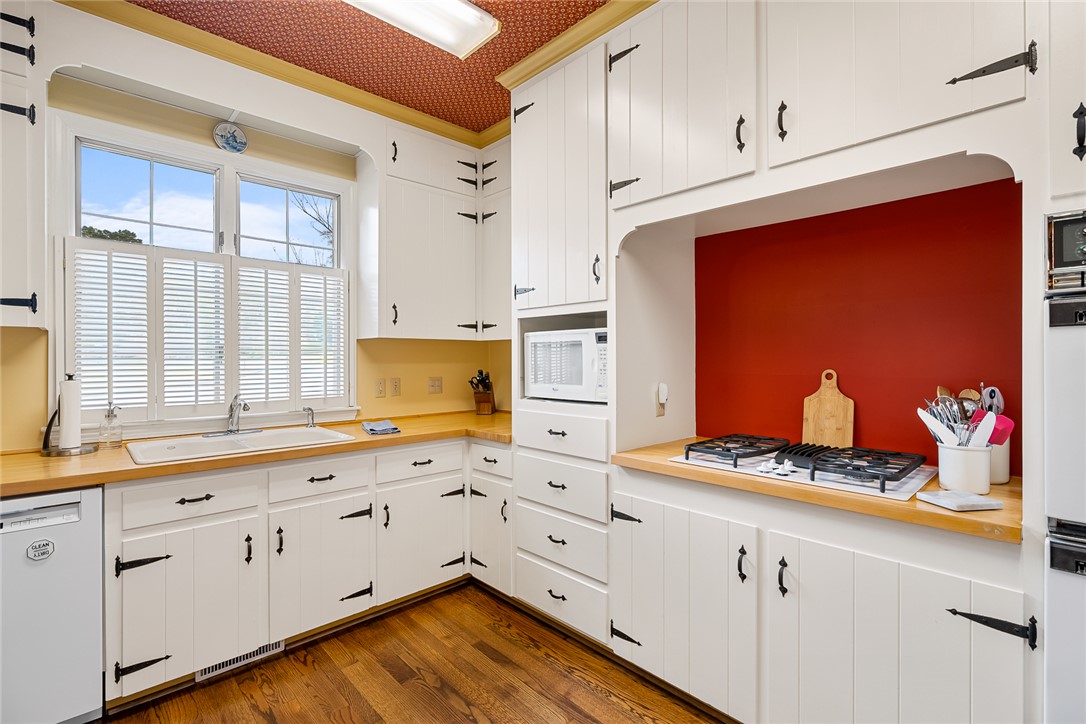 401 Berkshire Hill Anderson, SC 29621 - Photo 13 of 39 This cozy kitchen features abundant cabinetry and rich wood flooring, ready for culinary creativity.