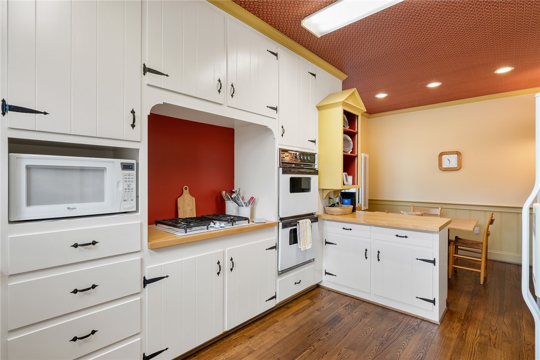 401 Berkshire Hill Anderson, SC 29621 - Photo 15 of 39 This cozy kitchen features a practical layout with traditional details and rich hardwood flooring.