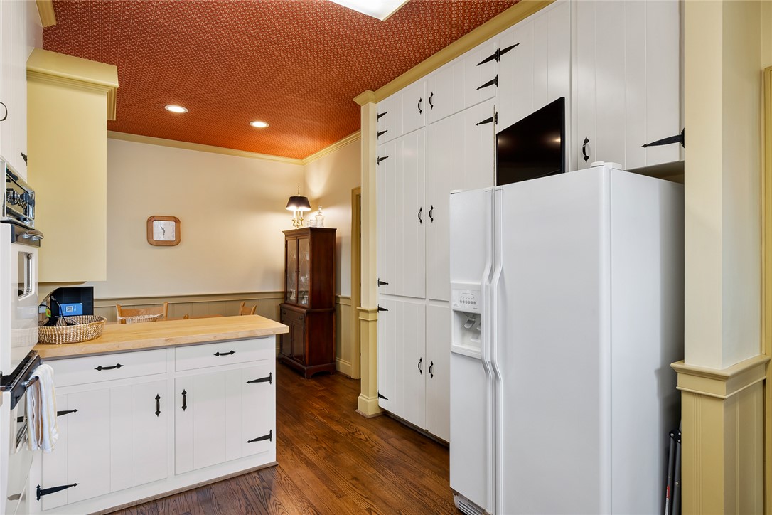 401 Berkshire Hill Anderson, SC 29621 - Photo 16 of 39 This spacious kitchen offers ample storage and a bright, inviting atmosphere for culinary pursuits.