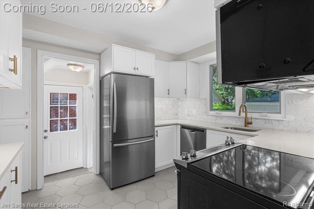 451 Moran Road Grosse Pointe, MI 48236 - Photo 7 of 30