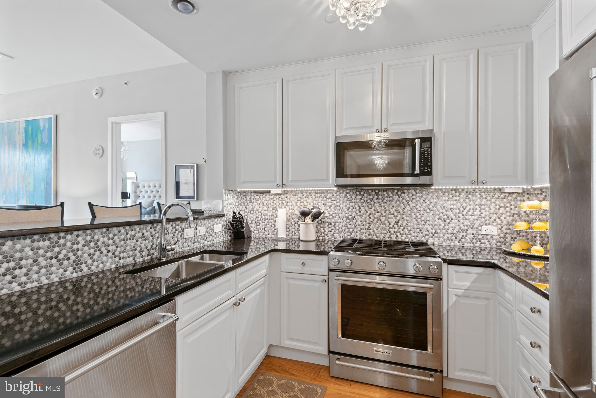 1900 Hamilton Street, Unit 702 Philadelphia, PA 19130 - Photo 3 of 44