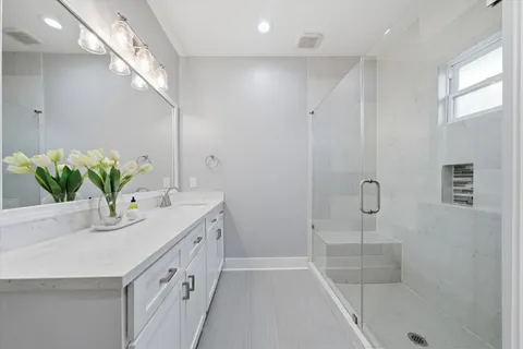 $950,000 | 713 Wendel Street, Houston, TX 77009