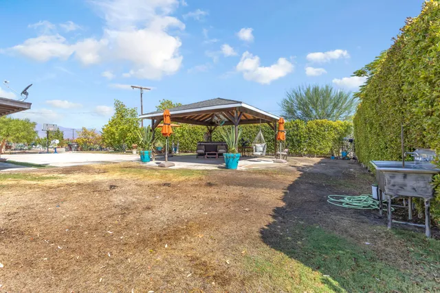 a view of a parking space