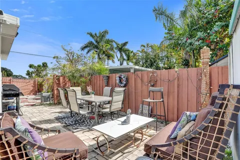 $599,000 | 609 Southwest 2nd Avenue, Hallandale Beach, FL 33009