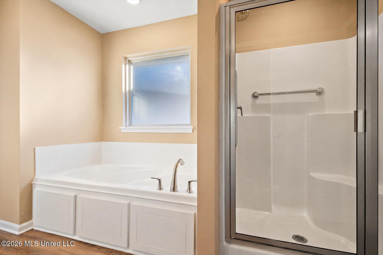 814 Stones Throw Drive Brandon, MS 39042 - Photo 12 of 27 tub shower area 814 stones
