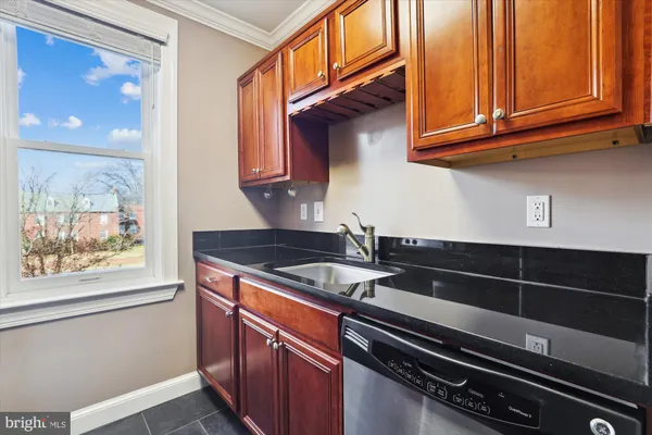 $1,600 | 906 South Washington Street, Unit 313, Alexandria, VA 22314