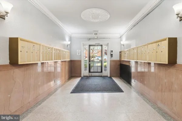 $1,600 | 906 South Washington Street, Unit 313, Alexandria, VA 22314