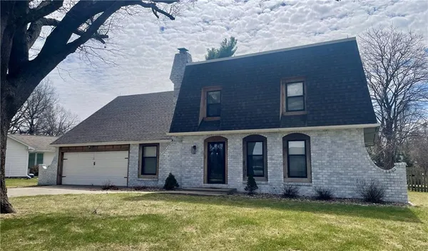 $398,000 | 154 North Sunset Drive, Maryville, MO 64468