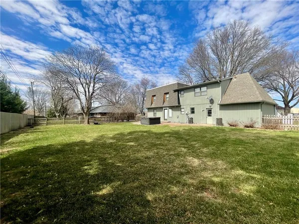 $398,000 | 154 North Sunset Drive, Maryville, MO 64468