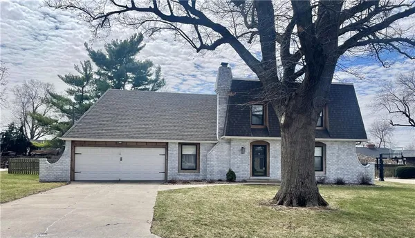 $398,000 | 154 North Sunset Drive, Maryville, MO 64468