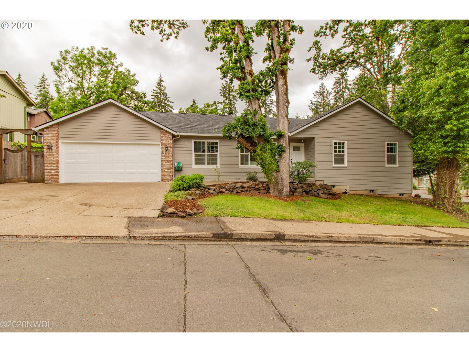 964 South 69th Place Springfield, OR 97478 - Photo 1 of 27