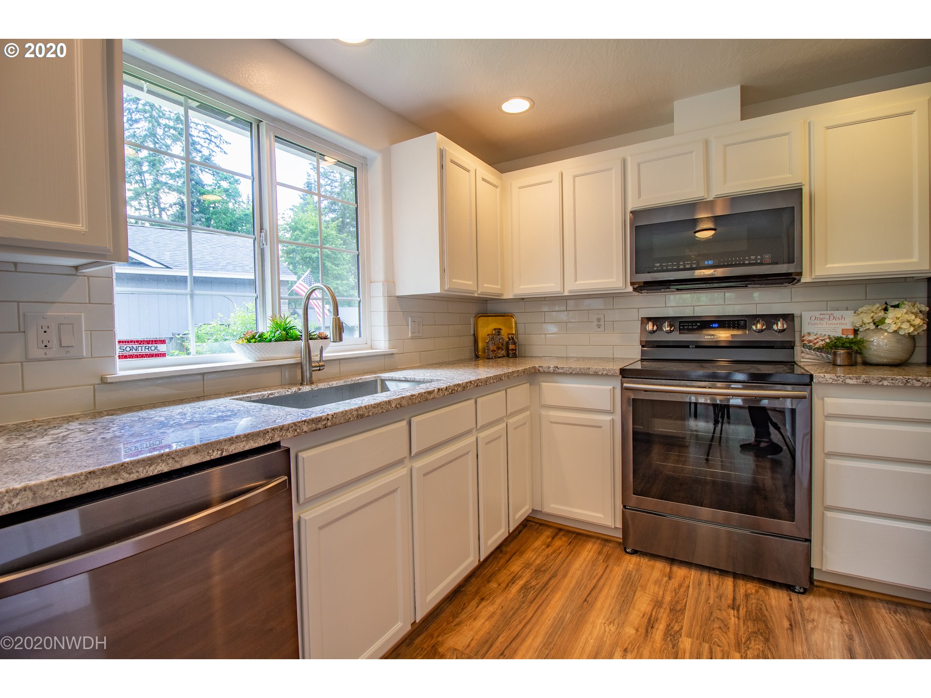 964 South 69th Place Springfield, OR 97478 - Photo 11 of 27