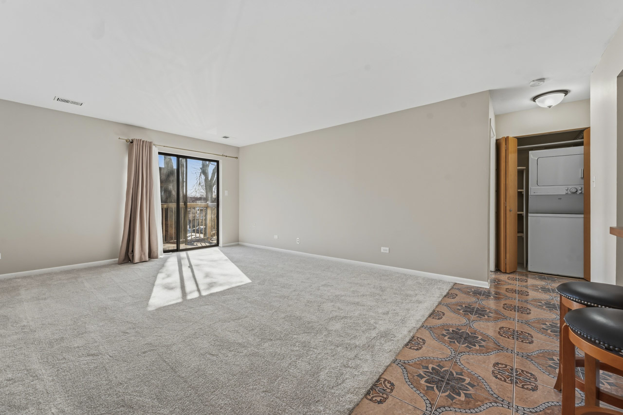 605 West Central Road, Unit C1 Mount Prospect, IL 60056 - Photo 3 of 20