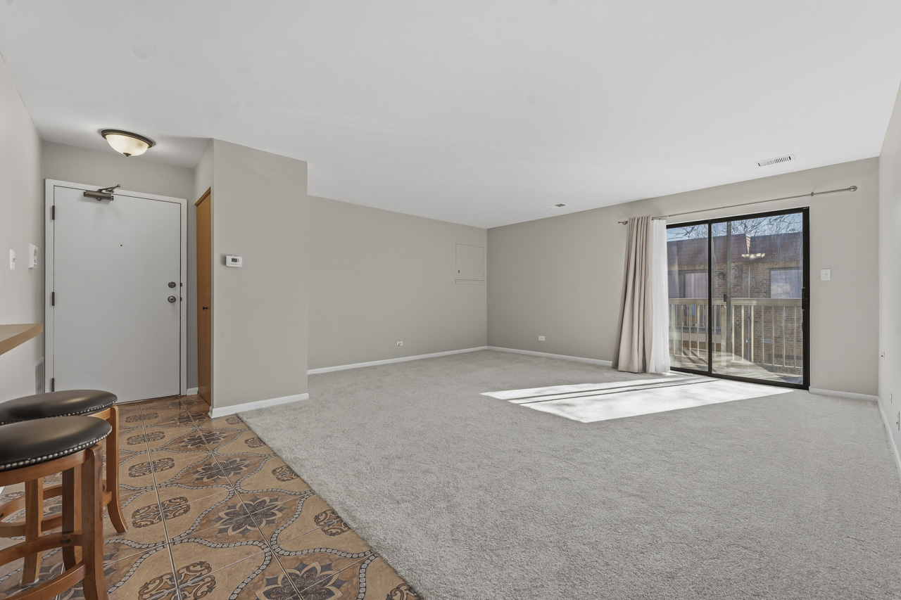 605 West Central Road, Unit C1 Mount Prospect, IL 60056 - Photo 4 of 20