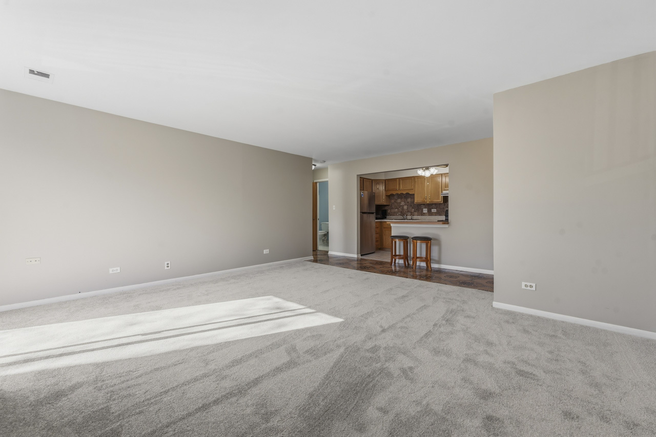 605 West Central Road, Unit C1 Mount Prospect, IL 60056 - Photo 5 of 20