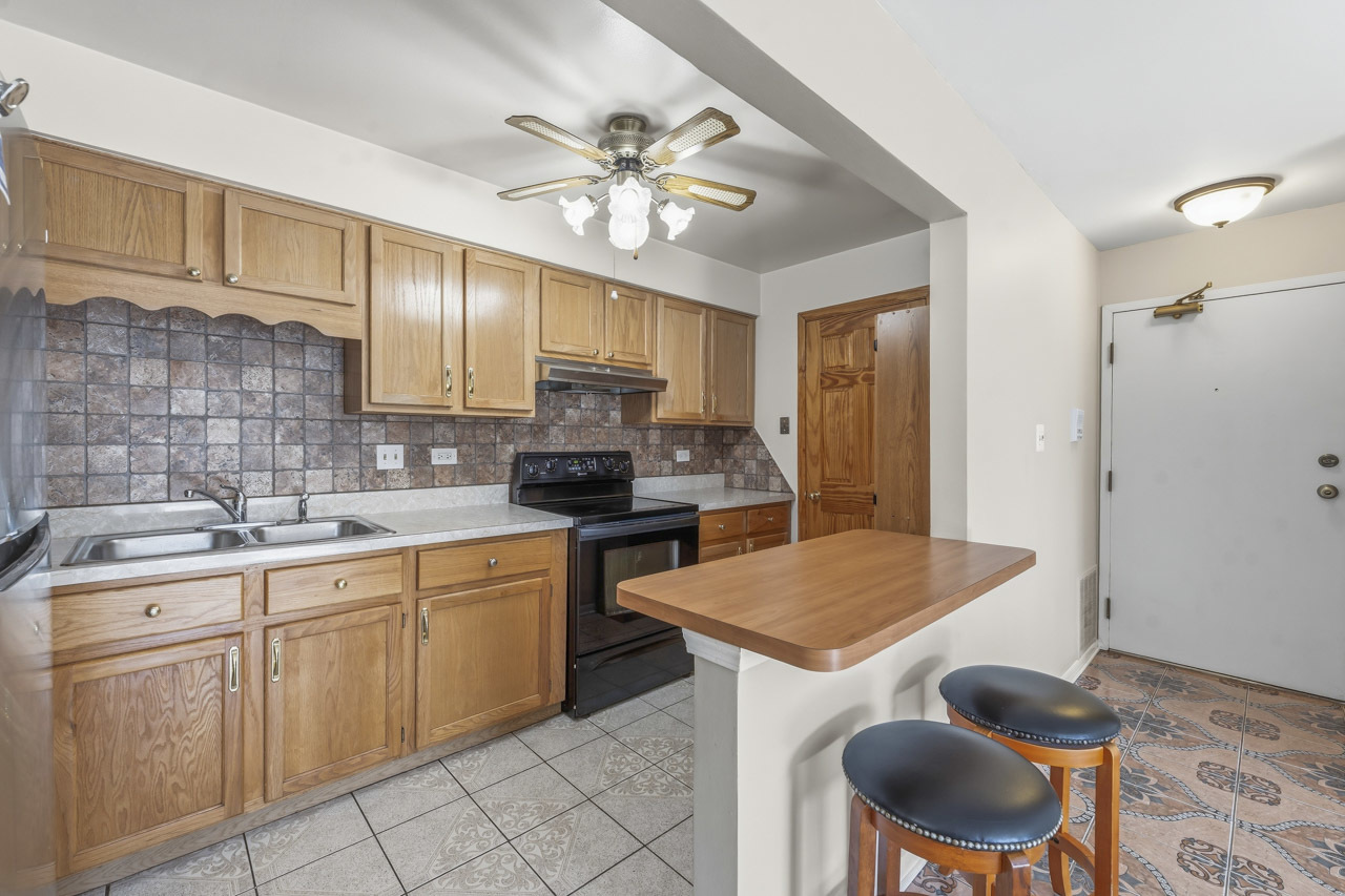 605 West Central Road, Unit C1 Mount Prospect, IL 60056 - Photo 7 of 20