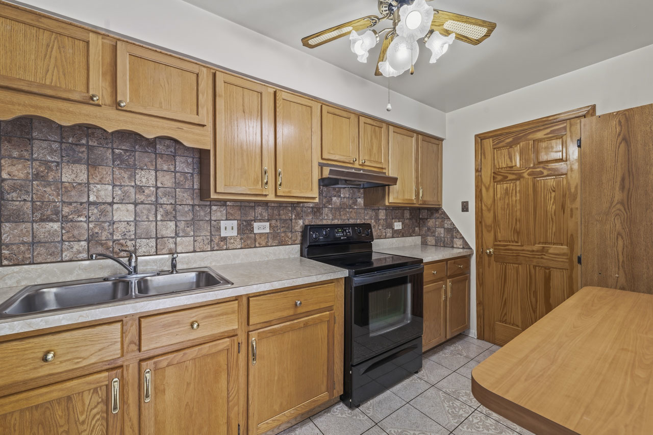 605 West Central Road, Unit C1 Mount Prospect, IL 60056 - Photo 9 of 20