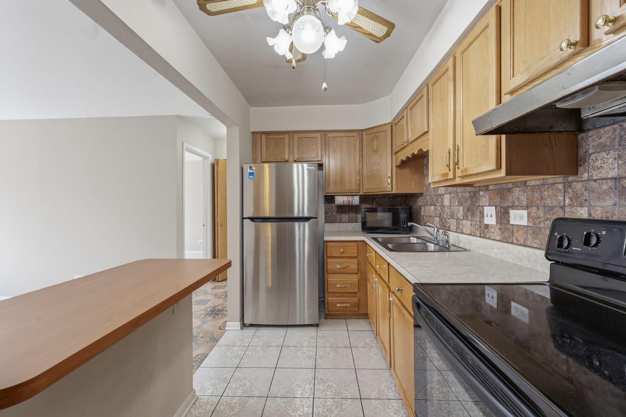 605 West Central Road, Unit C1 Mount Prospect, IL 60056 - Photo 10 of 20