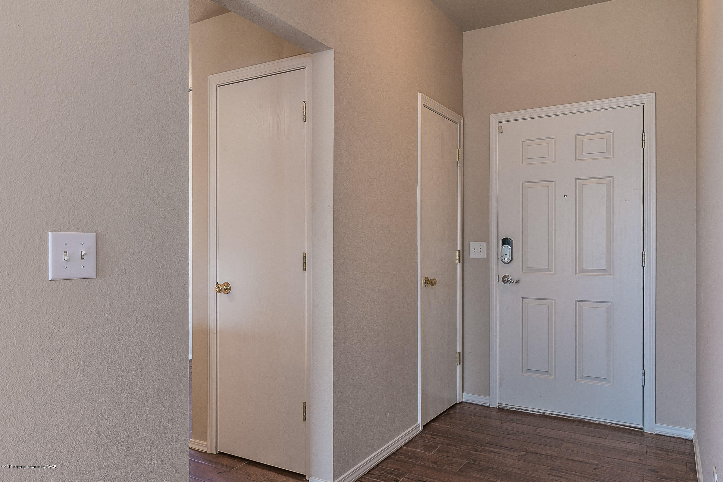 1173 Shasta Drive Amarillo, TX 79110 - Photo 3 of 19 003_Foyer